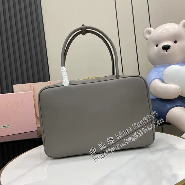 MIU MIU專櫃繆繆最新款Beau手袋原廠皮手提公事包 jh2657型號：5BB117，5BB163
